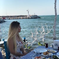 Foto diambil di Denizkızı Restaurant oleh İmren Demirkan D. pada 6/24/2018