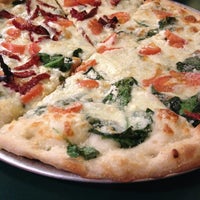 8/2/2013 tarihinde Vilda B.ziyaretçi tarafından Mama Niki&amp;#39;s Pizza'de çekilen fotoğraf