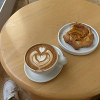 Photo taken at Blue Bottle Coffee by R on 4/9/2024