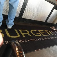 11/5/2016 tarihinde Ronald M.ziyaretçi tarafından BurgerFi'de çekilen fotoğraf