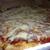 Снимок сделан в Gus&amp;#39;s New York Style Pizza пользователем M 4/22/2013