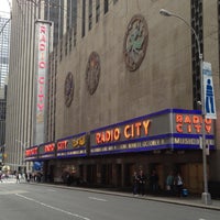 Foto diambil di Radio City Music Hall oleh Y. Angela L. pada 4/28/2013