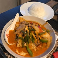 Foto tirada no(a) Jasmine Thai Cuisine por Aarón S. em 7/3/2017