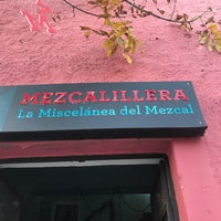 Снимок сделан в Mezcalillera_ La miscelánea del mezcal пользователем Aarón S. 12/22/2017