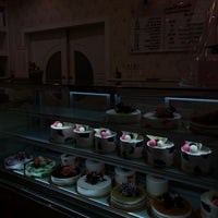 Foto scattata a Velvet Cake Bakery da Flòred il 5/23/2020