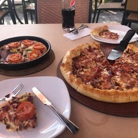 Photo taken at Pizza Hut by Diba H. on 9/5/2021