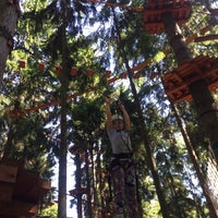 8/9/2017 tarihinde Lena K.ziyaretçi tarafından Веревочный парк «Tree To Tree»'de çekilen fotoğraf