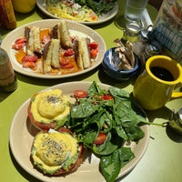 Photo taken at Snooze, an A.M. Eatery by J on 8/12/2022