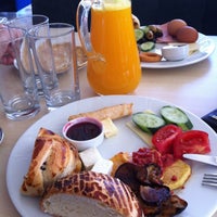 Das Foto wurde bei Trend Cafe von Selim Ö. am 5/4/2013 aufgenommen