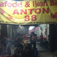 Photo taken at Seafood &amp;amp; Ikan Bakar &amp;quot;Anton 88&amp;quot; by Heni K. on 6/28/2017