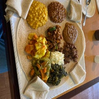 Foto diambil di Zoma Ethiopian Restaurant oleh Russ S. pada 10/24/2023