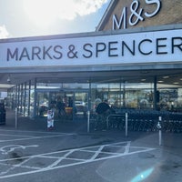 Foto diambil di Marks &amp;amp; Spencer oleh Stuart C. pada 4/19/2024