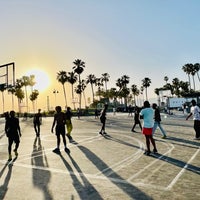 Photo taken at Venice Beach Basketball Courts by Noriyuki M. on 4/8/2022
