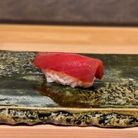 Foto diambil di Sushi Azabu oleh Kai C. pada 3/6/2024