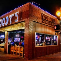 Das Foto wurde bei Woody&amp;#39;s Corner Bar von Woody&amp;#39;s Corner Bar am 5/13/2015 aufgenommen