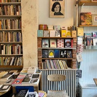 4/30/2022 tarihinde Rita W.ziyaretçi tarafından Molasses Books'de çekilen fotoğraf
