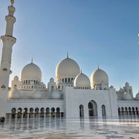 Photo taken at Sheikh Zayed Grand Mosque by Keyhaneh | كيهانه on 12/10/2017