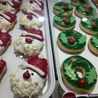 Photo taken at Krispy Kreme by pe_kanit on 12/8/2021