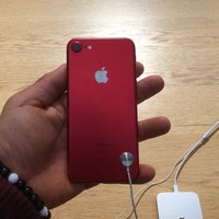 Photo taken at Apple Store by Oğuz Volkan A. on 5/21/2017