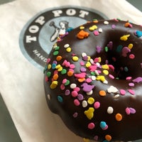 Photo taken at Top Pot Doughnuts by Miss N. on 4/21/2019