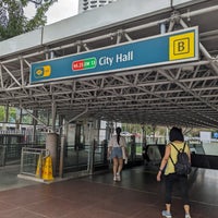 Photo taken at City Hall MRT Interchange (EW13/NS25) by Toshiya J. on 8/1/2023