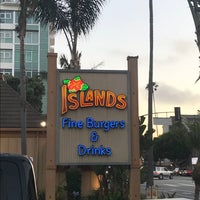 Foto scattata a Islands Restaurant da Nicole 🏄🏽‍♀️ ☀. il 7/6/2021