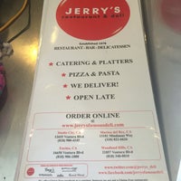 Photo taken at Jerry&amp;#39;s Famous Deli by Nicole 🏄🏽‍♀️ ☀. on 11/4/2016