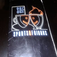 Foto tirada no(a) Sports &amp;amp; Friends por Carla Patrícia F. em 4/26/2013