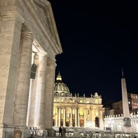 Foto diambil di Negara Kota Vatikan oleh Ana A. pada 11/17/2023