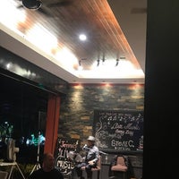 Foto diambil di Jenna&amp;#39;s Bistro &amp;amp; Wine oleh Haley L. pada 7/30/2019