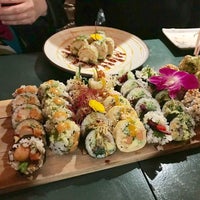 Foto tirada no(a) Sushi Momo Végétalien por Victoria d. em 4/6/2018