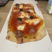 Photo taken at Mangia Pizza Firenze by Gracco L. on 5/7/2023