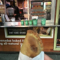 Foto tirada no(a) Nuchas Artisan Empanadas por H@kan em 5/7/2016