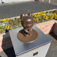 Photo taken at 登戸駅 ドラミちゃん像 by monchhichi™ on 2/9/2023