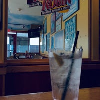Photo taken at Red Robin Gourmet Burgers and Brews by M🧡 on 7/20/2019