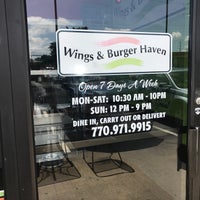 Foto scattata a Wings &amp;amp; Burger Haven da Wings &amp;amp; Burger Haven il 5/15/2019