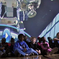4/29/2013 tarihinde Drake Planetariumziyaretçi tarafından Drake Planetarium'de çekilen fotoğraf