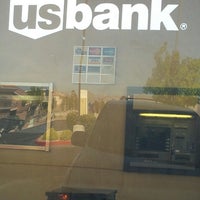 Photo prise au U.S. Bank Branch par MzChar T. le4/30/2013