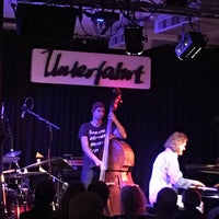 10/13/2015 tarihinde Philippziyaretçi tarafından Jazzclub Unterfahrt'de çekilen fotoğraf