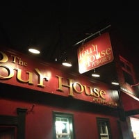 Foto scattata a The Pour House Pub &amp;amp; Grub da The Pour House Pub &amp;amp; Grub il 7/4/2013