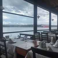Photo taken at Aleko&amp;#39;nun Yeri Deniz Park Restaurant by Angel T. on 10/2/2022
