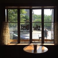 6/14/2015 tarihinde JJziyaretçi tarafından The West—Coffeehouse &amp;amp; Bar'de çekilen fotoğraf