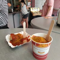 Das Foto wurde bei Deutsches Currywurst Museum von Vlada G. am 7/21/2018 aufgenommen