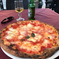 Das Foto wurde bei Pizzeria E Trattoria La Taverna Di Toto’ von Antony Dbs Z. am 5/14/2019 aufgenommen