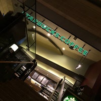 Photo taken at Starbucks Coffee 赤坂サカス店 by Toda K. on 1/3/2015
