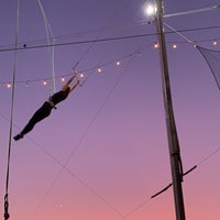 รูปภาพถ่ายที่ Trapeze School New York โดย Rachel T. เมื่อ 9/18/2019