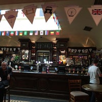 Photo taken at The Pommelers Rest (Wetherspoon) by Burhan Ö. on 8/9/2016