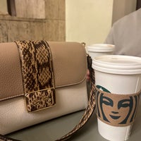 Foto tirada no(a) Starbucks por 🌧️ em 10/14/2023