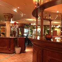 Photo taken at Da Vinci by Majed B. on 10/27/2013