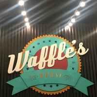 12/17/2016에 Yanel K.님이 Waffle&amp;#39;s House에서 찍은 사진